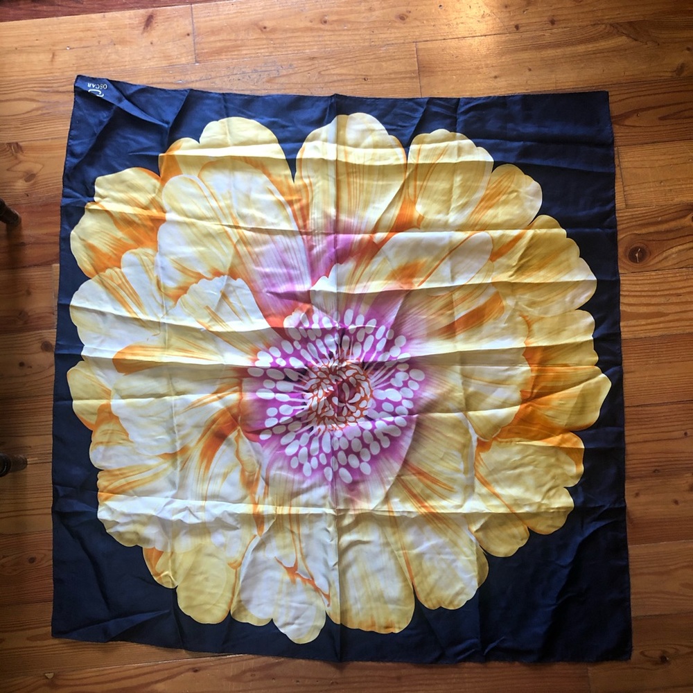 100% silk Oscar de la Renta Scarf 35” square
